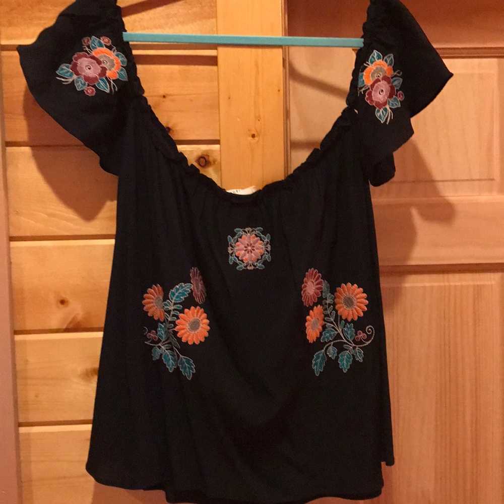 Vestique off shoulder top